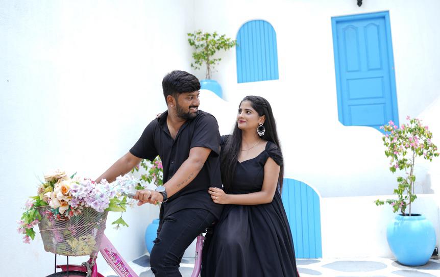 Pre Wedding Long Tail Gown Black Colour