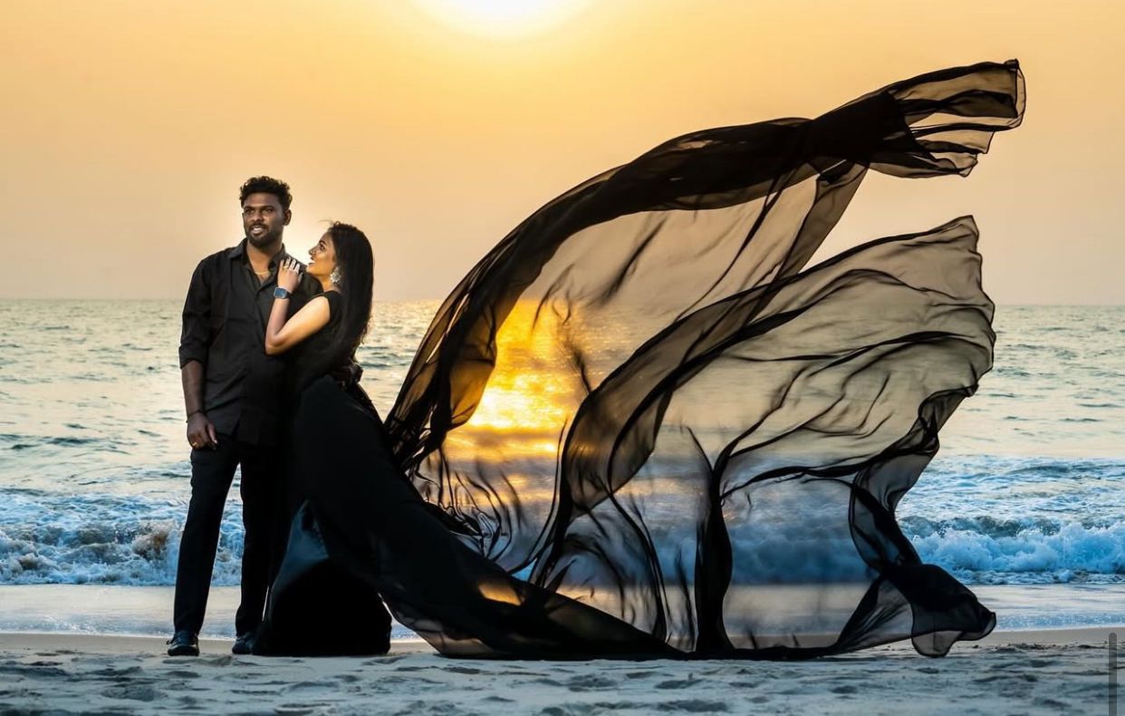 Pre Wedding Long Tail Gown Black Colour