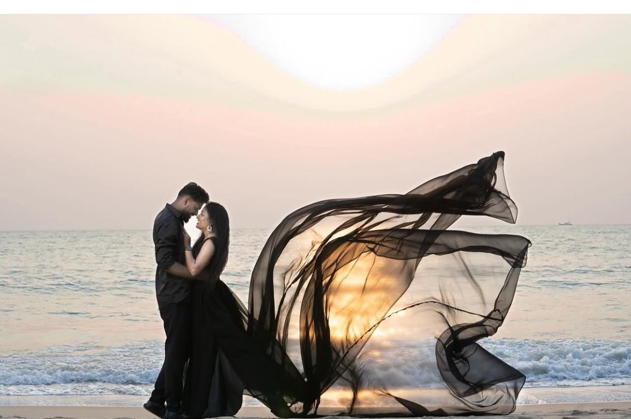 Pre Wedding Long Tail Gown Black Colour